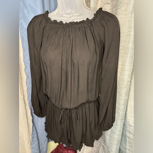 Brandy Melville Gabriella Long Sleeve Ruffle Romper One Size Fits Most - Picture 7 of 10